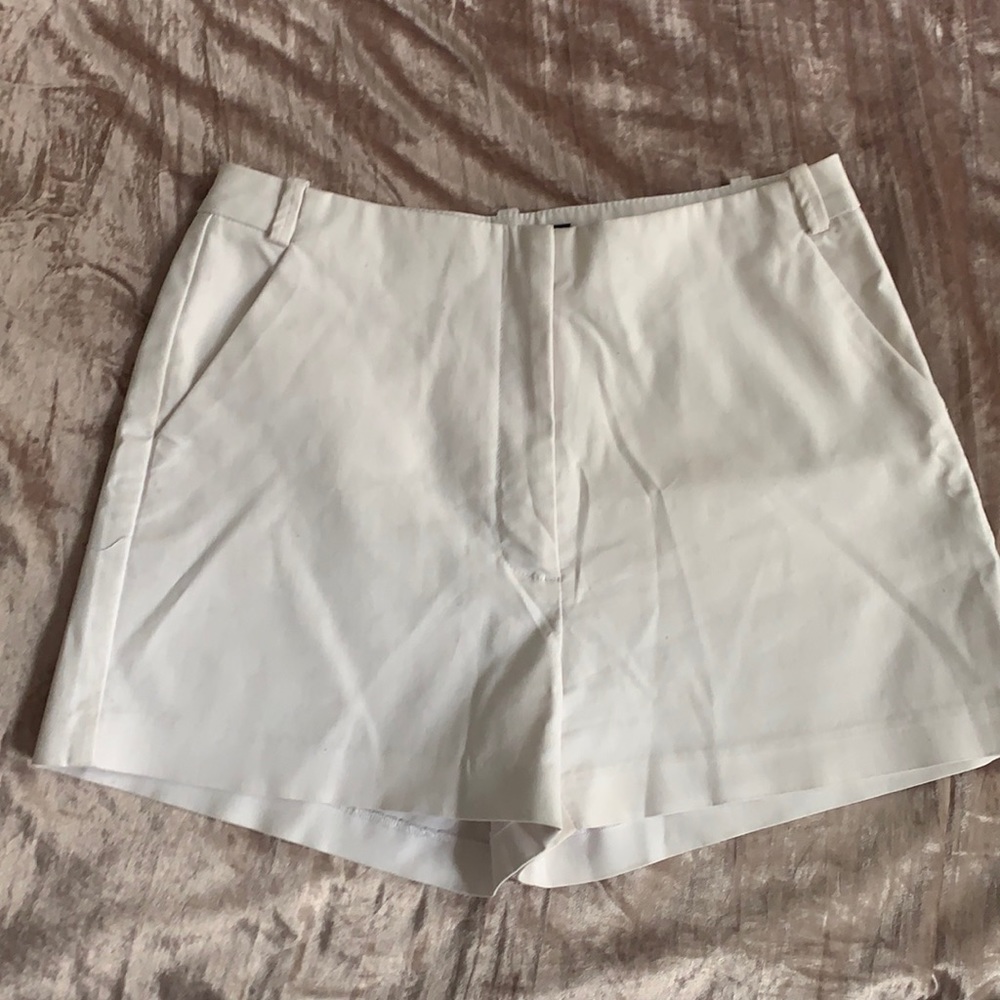 Glassons white shorts with pockets